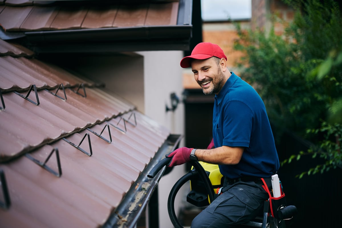 Gutter cleaning with leaf blower